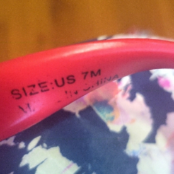 Kate Spade Red Floral Flip Flops - Picture 4 of 4